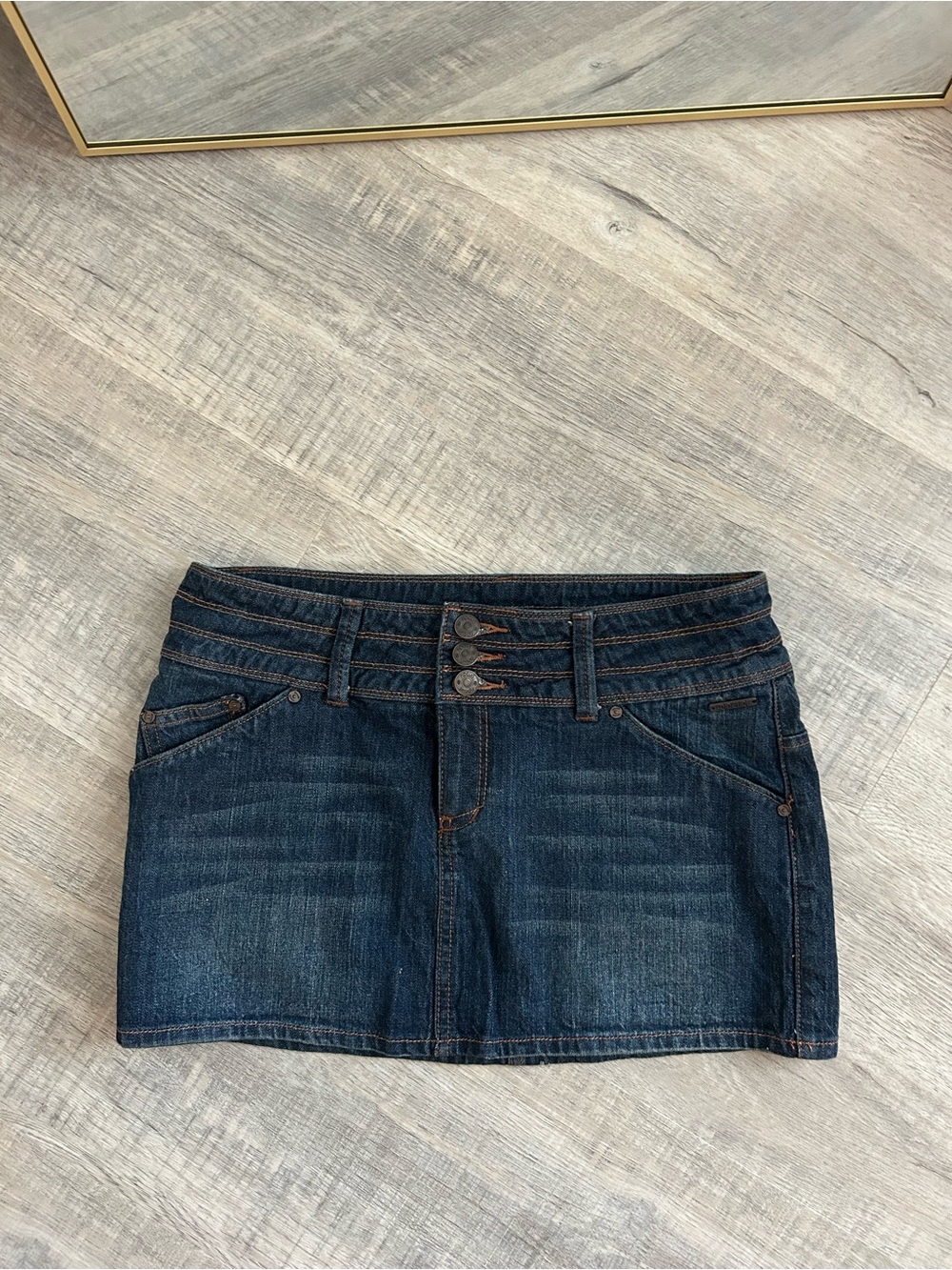 Vintage Rip Curl Y2K Dark Wash Denim Mini Skirt Low Rise 3-Button size 5